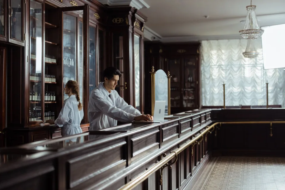 Dược sĩ tại nhà thuốc